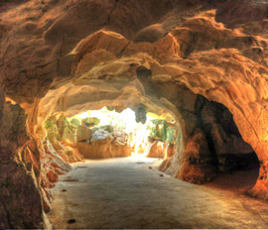 Cuevas-dell-Pomier