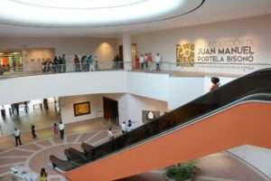 Podrás encontrar Obras de arte dentro y fuera de la sala exposicitiva