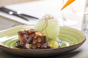 pulpo-papa-aji-amarillo-anticucho-carbon