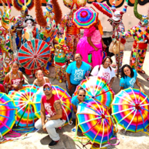 Baila en la calle en el Carnaval de Santiago