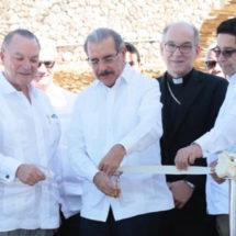 Presidente Medina inaugura Club de Playa del proyecto Puntarena en Baní