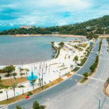 Presidente Abinader y ministro Collado inauguran reconstrucción de Malecón y otras obras en Samaná.