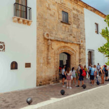 Centro Cultural Taíno Casa del Cordón explora el universo simbólico de Ada Balcácer