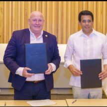 Transportistas, pieza clave del turismo: David Collado firma acuerdo con la ITF para fortalecer la movilidad turística sostenible