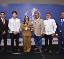 Restaurante ‘Amigos’ es reconocido por sus cuatro décadas de excelencia en el sector gastronómico
